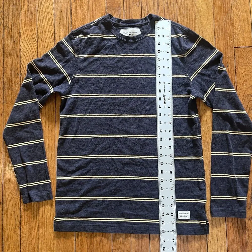 Modern Amusement Mens Long Sleeve Pullover Shirt Size Small - Picture 4 of 9